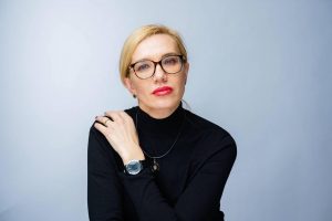 Ексчиновниця ДПС на Сумщині придбала люксове авто перед звільненням