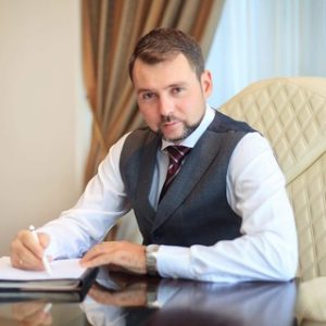Черкаський суддя Андріан Гладун придбав елітне авто, квартиру та криптовалюту перед поїздкою на навчання до США