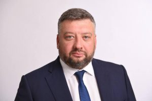 Нардеп Кузнєцов, підозрюваний у завищенні цін на РЕБ та дрони, вийшов із СІЗО під заставу