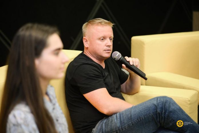 Детектив НАБУ Юрій Замко роками орендує квартиру в ексколеги-криптомільйонера Риковцева за смішні гроші — і не декларує витрати