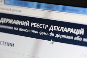 Замначальника слідства поліції Києва Яків Мельник: дружина-ФОП заробила 5,6 млн грн, а він безоплатно їздить на Touareg і Camry вартістю понад 3 млн