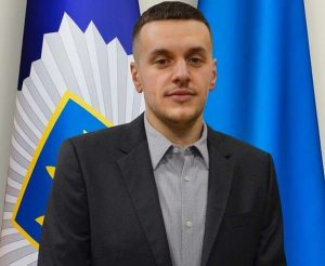 Боргові зобов’язання, заощадження в іноземній валюті та дорогий автопарк на пенсіонерах: детальний огляд майнового звіту керівника сервісних центрів МВС Дмитра Крейнера