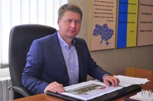 Тіньовий капітал Авангарду: як за 16 років при владі Сергій Хрустовський та його оточення обросли елітними землями і зв’язками
